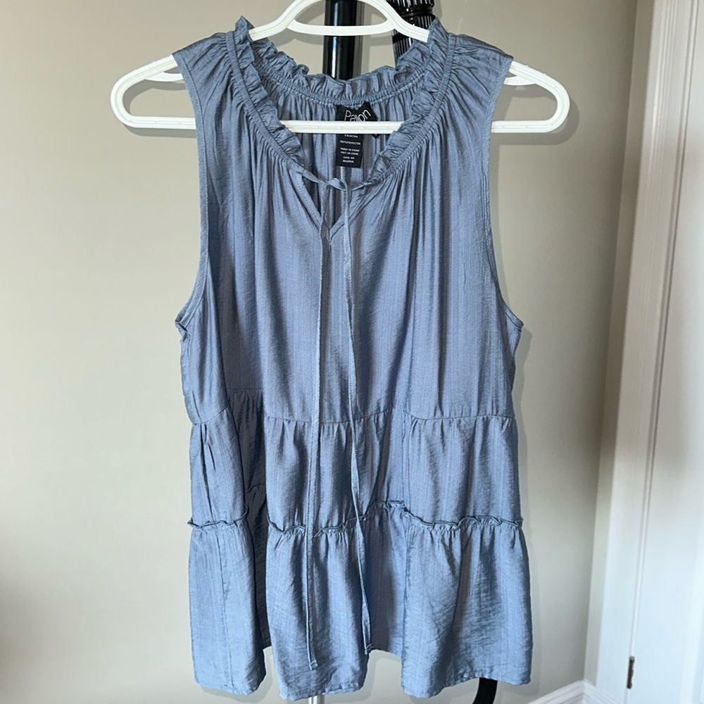 Sz L 🇨🇦⭐️NWT Papillon Chambray Sleeveless tiered Summer Blouse